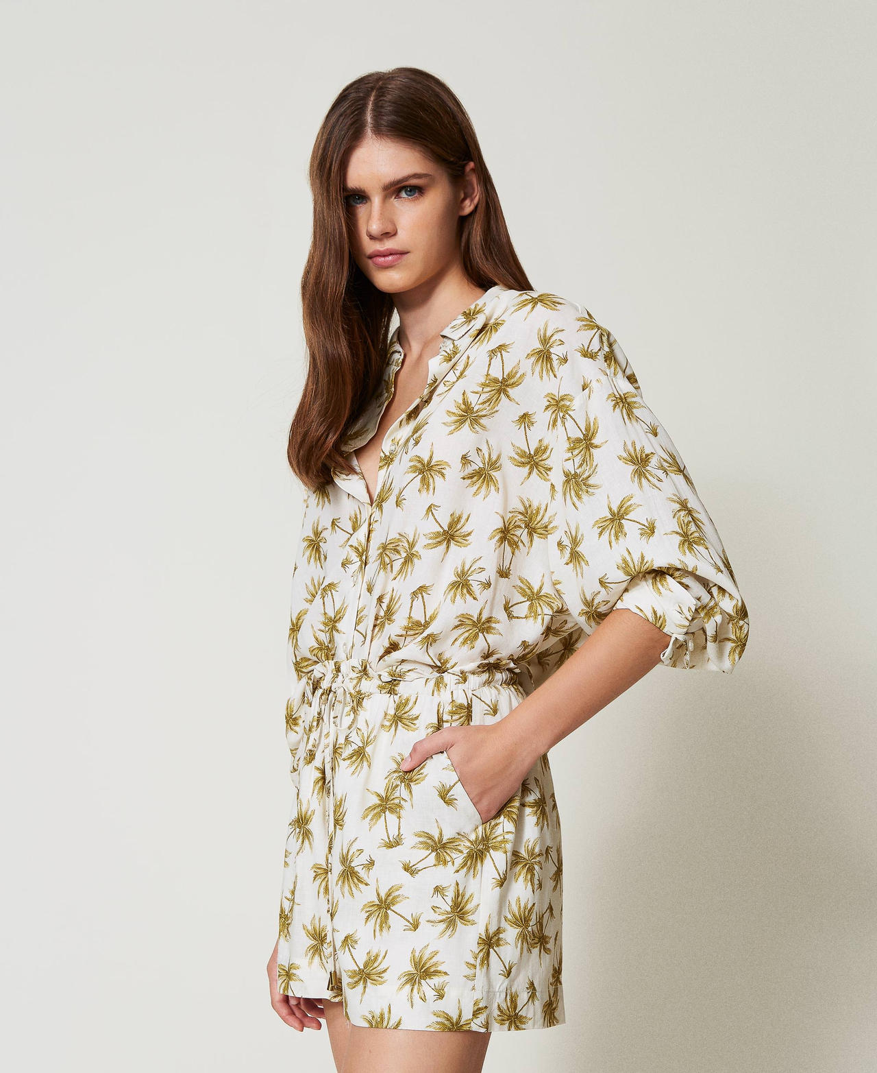 Linen blend shorts with palm print Mother of Pearl/Olive Leaf Palm Print Woman 251LB2VCC_12196_02