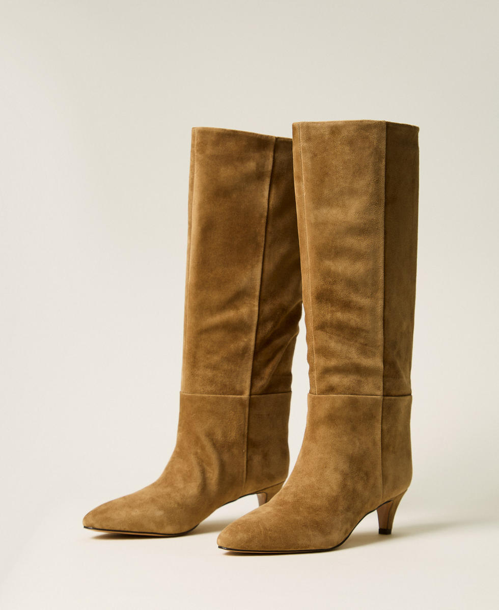 Hoher Stiefel aus Veloursleder &bdquo;Oak&ldquo;-Beige Frau 262TCP140_05065_02