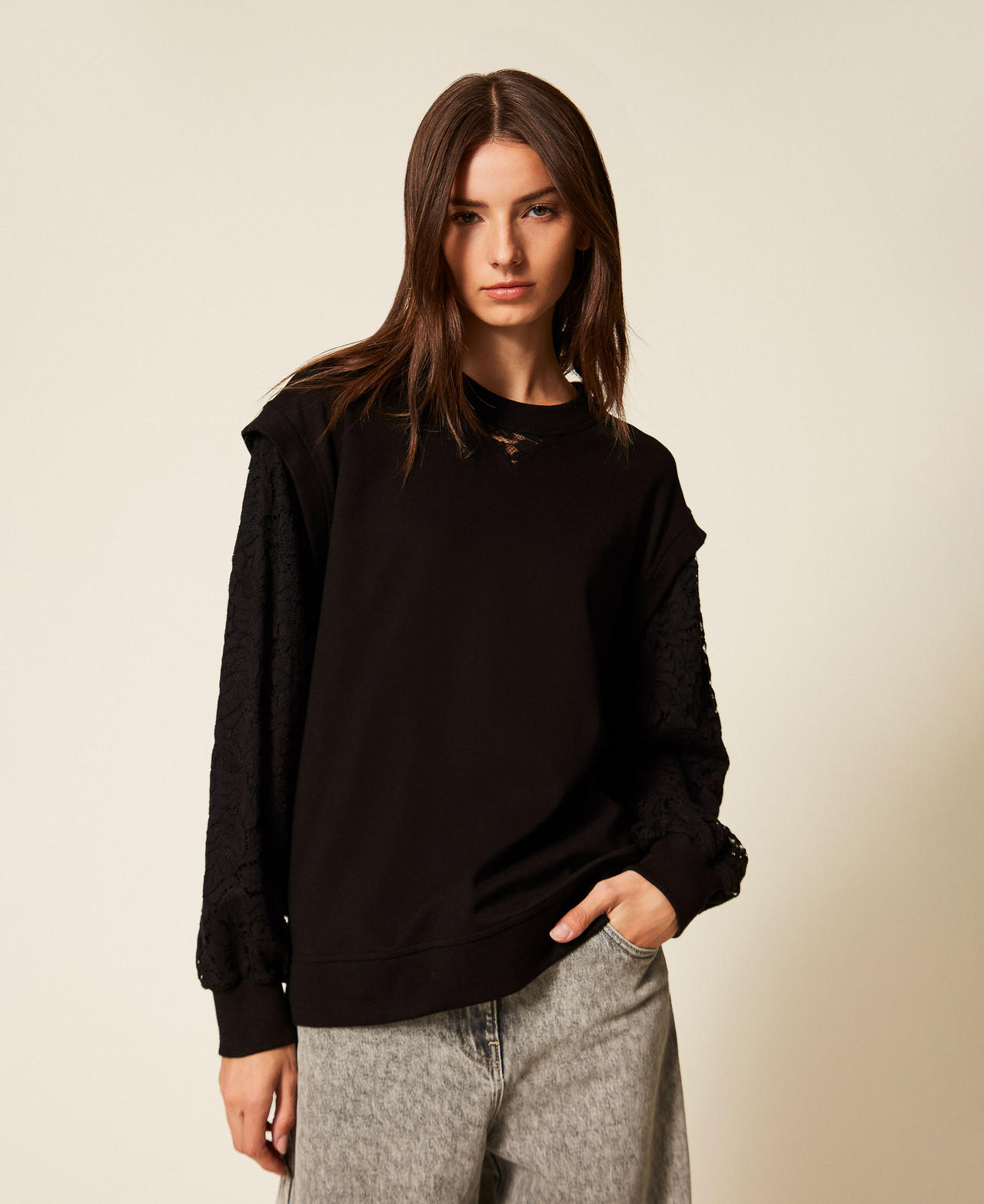 Sweatshirt with lace sleeves Black Woman 252LL2JCC_00006_01