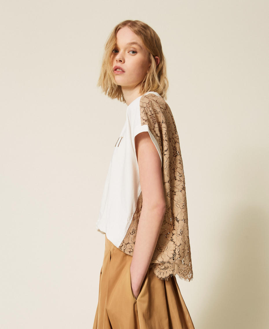 T-shirt con pizzo e logo ricamato Bicolor Off White / Incense Donna 261LL2ADD_13299_01
