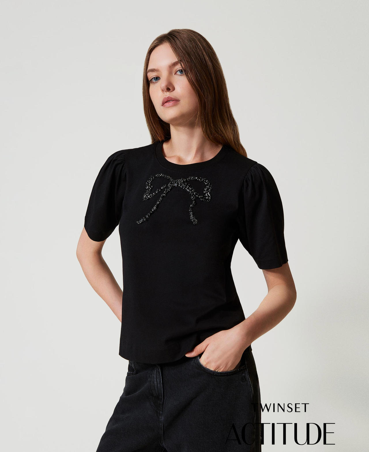 T-shirt with bow embroidery Woman, Black | TWINSET Milano