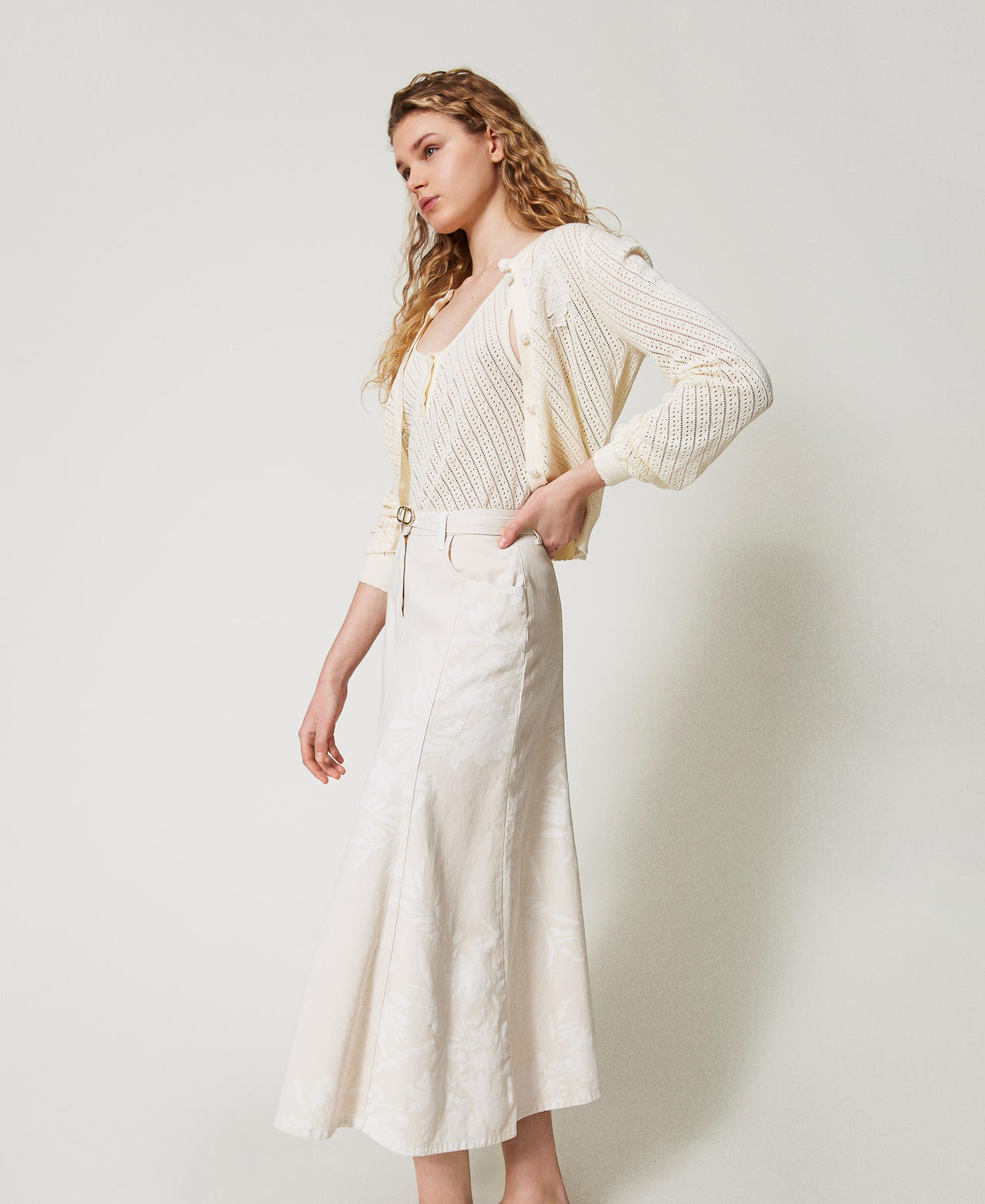 Long skirt in floral bull Snow/Parchment Floral Print Woman 251TT2204_12493_02