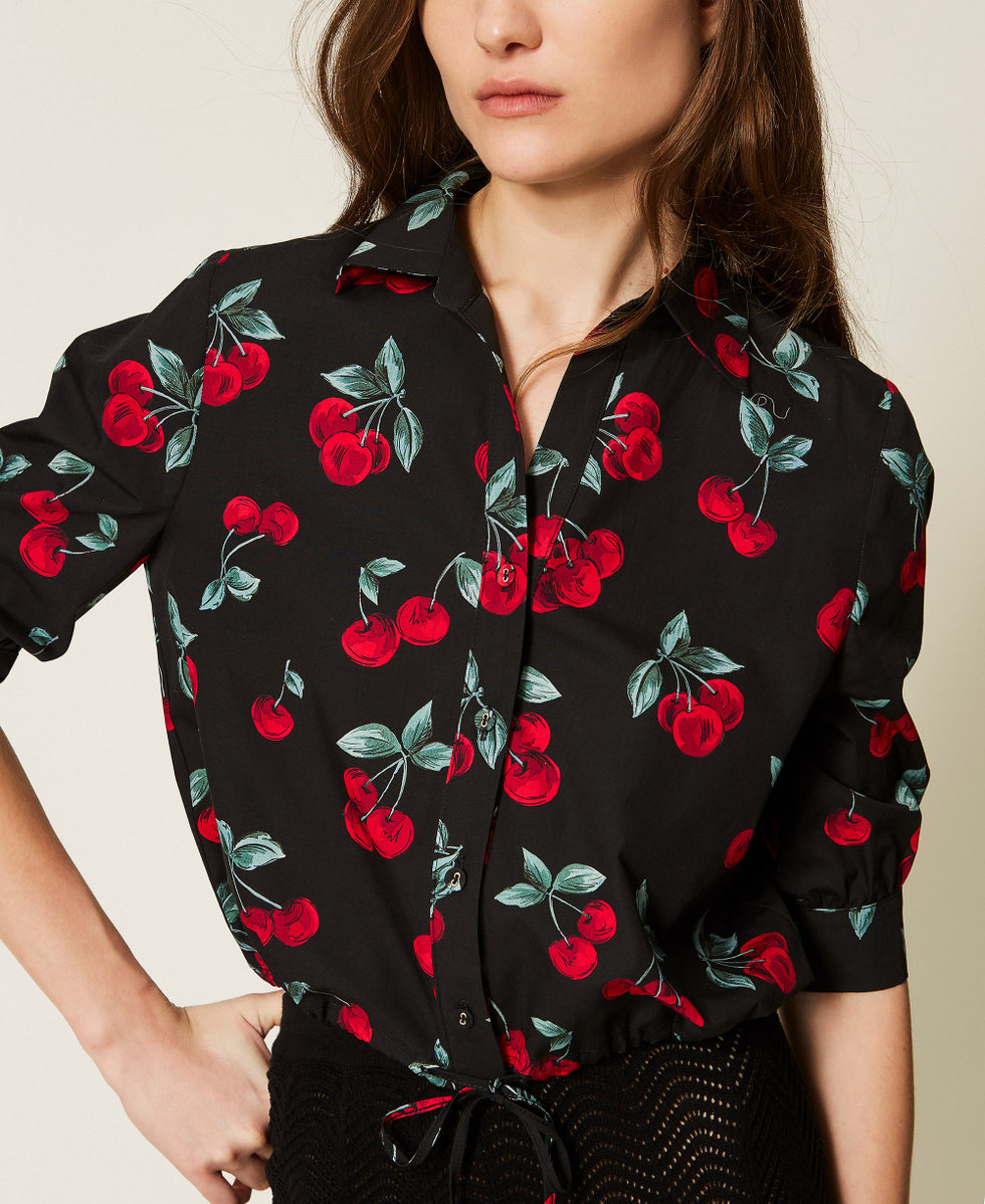 Camisa corta de popelina con estampado de cerezas Cherries Allover Black / Red Mujer 261TT2593_13500_04