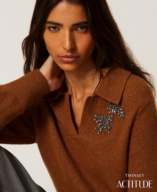 Pullover im Polostil mit Stickerei