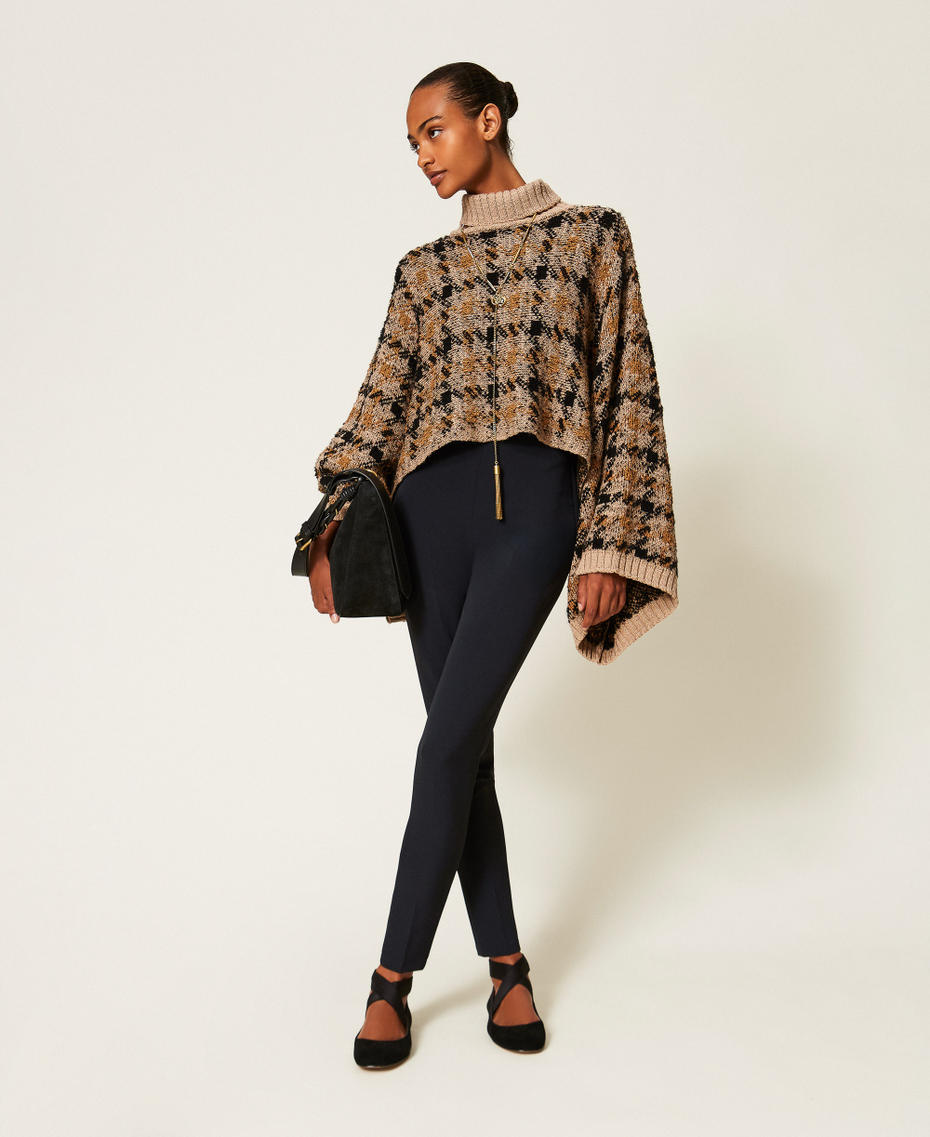 Cape aus Jacquardstrick mit Karomuster Jacquard-Karomuster Brandy Brown Frau 262TT3470_14176_01