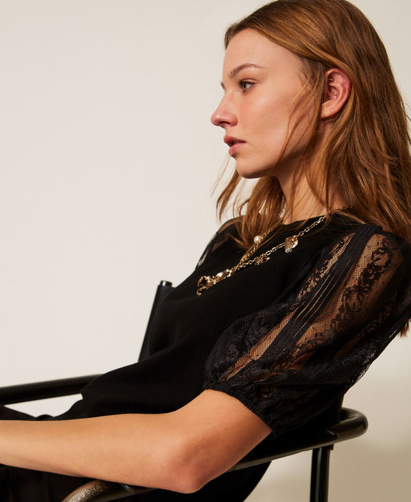 Short sleeve jumper with lace