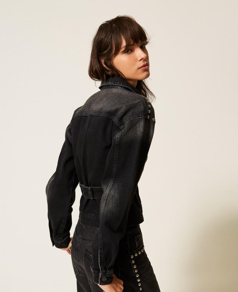 Jeansjacke mit Nieten Denimschwarz Délavé Frau 261AP2261_12908_03