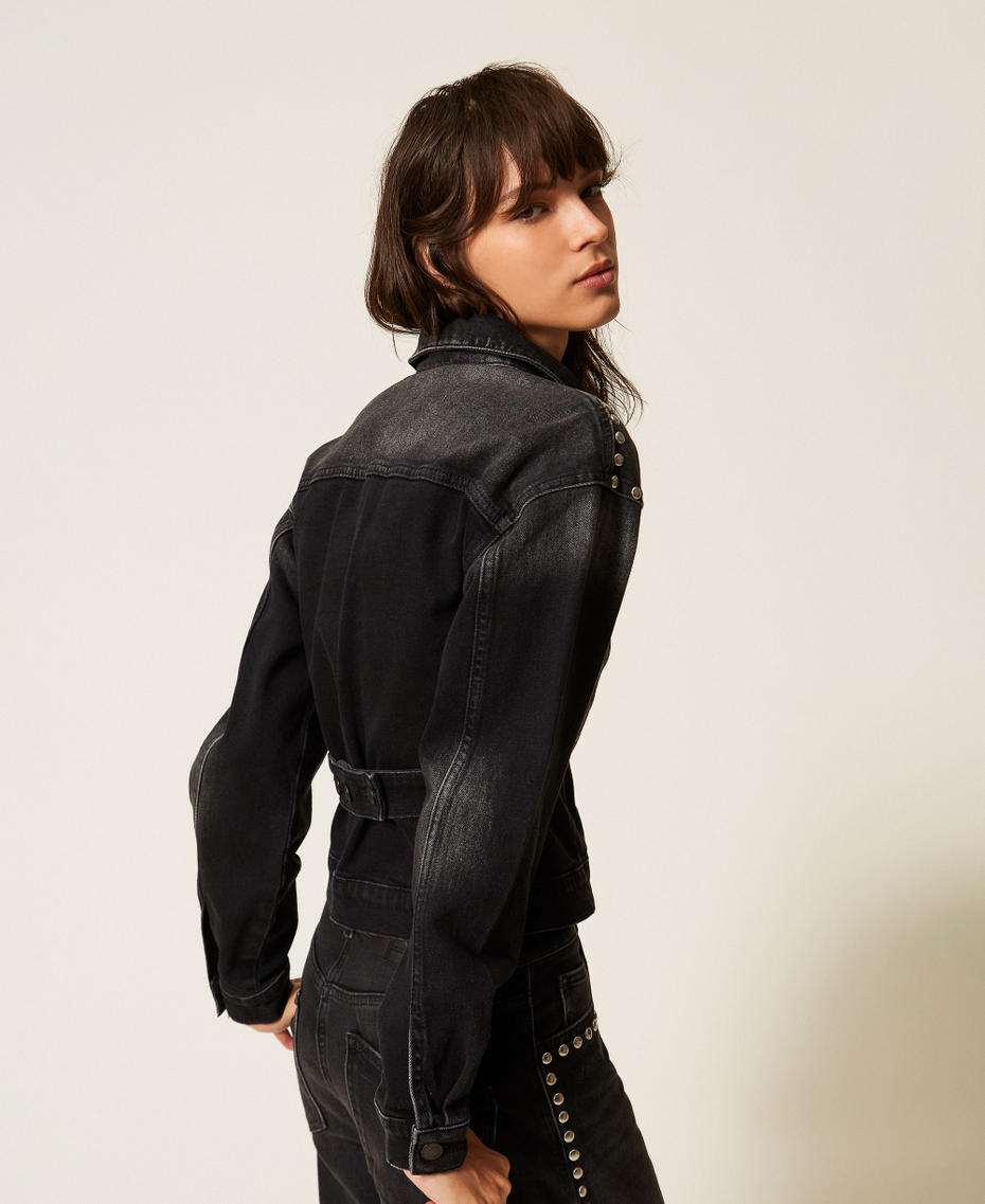 Jeansjacke mit Nieten Denimschwarz Délavé Frau 261AP2261_12908_03