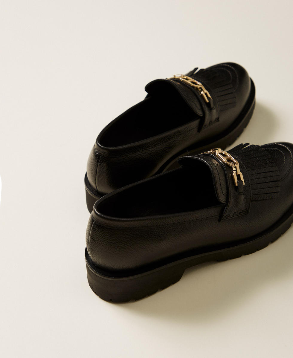 Mocassins avec frange et Oval T Noir Femme 252TCP152_00006_03