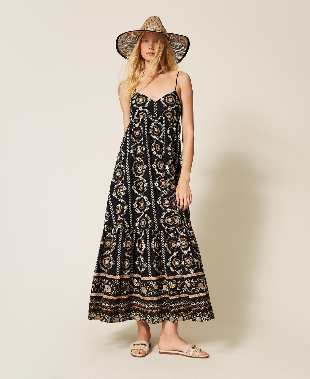 Robe longue en mousseline avec broderie anglaise
