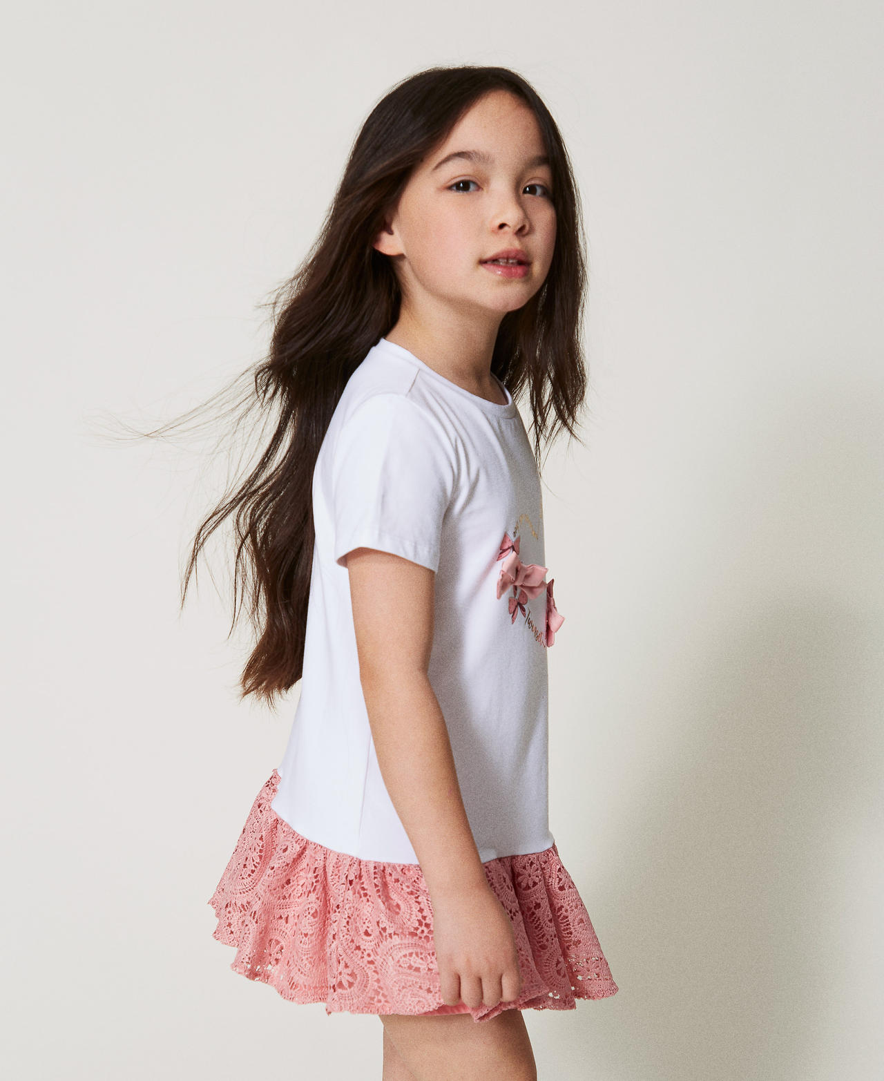 Kurzes Kleid mit Volant aus Makrameespitze Zweifarbig Ice / Sweet Rose M&auml;dchen 251GJ2QR6_12257_02