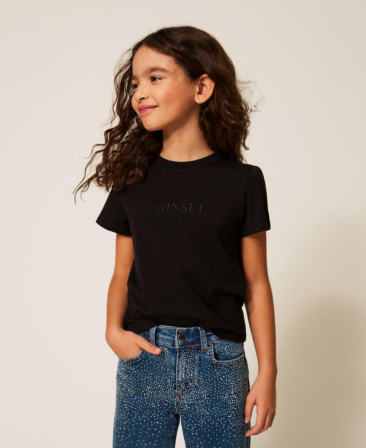 T-Shirt in Regular-Fit mit gesticktem Logo Schwarz M&auml;dchen 261GJ2252_00006_01