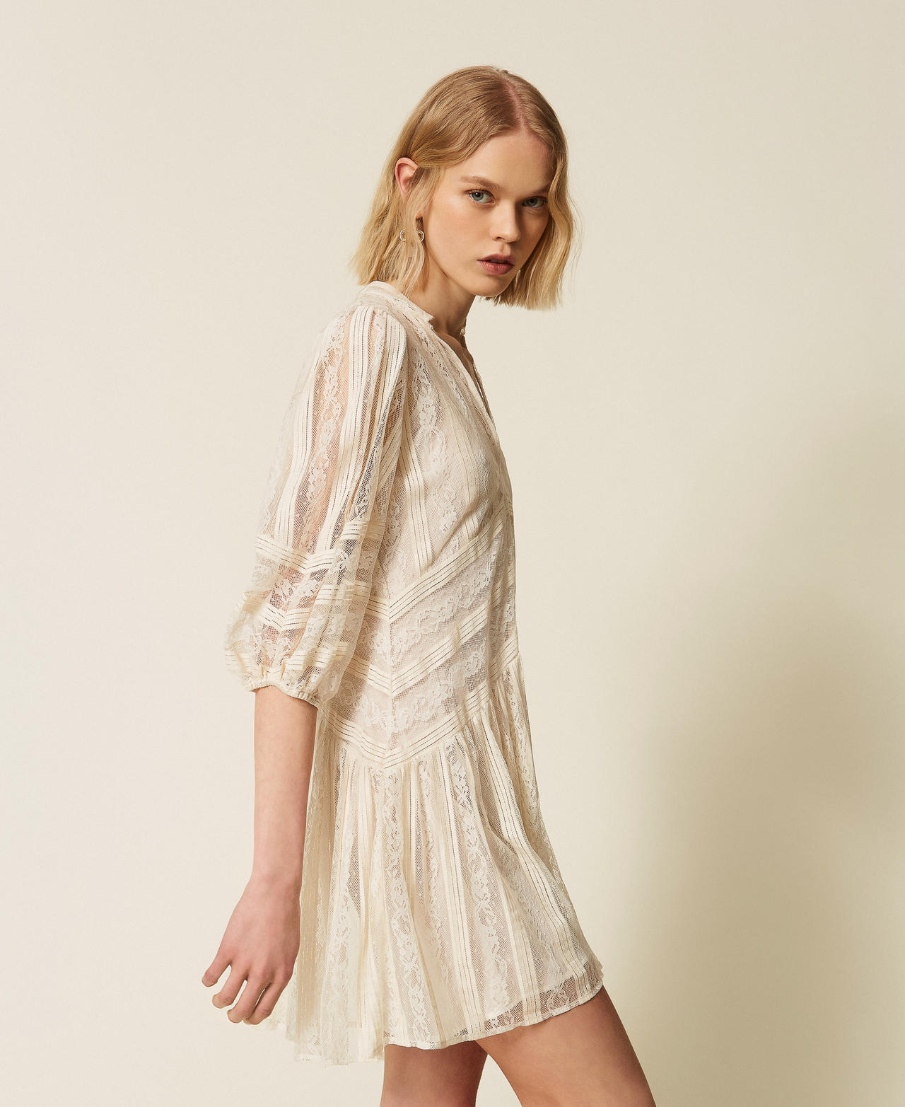 Abito corto in pizzo a righe Madreperla Donna 261TP2543_00059_02