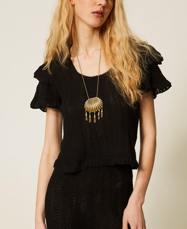 Necklace with shell pendant