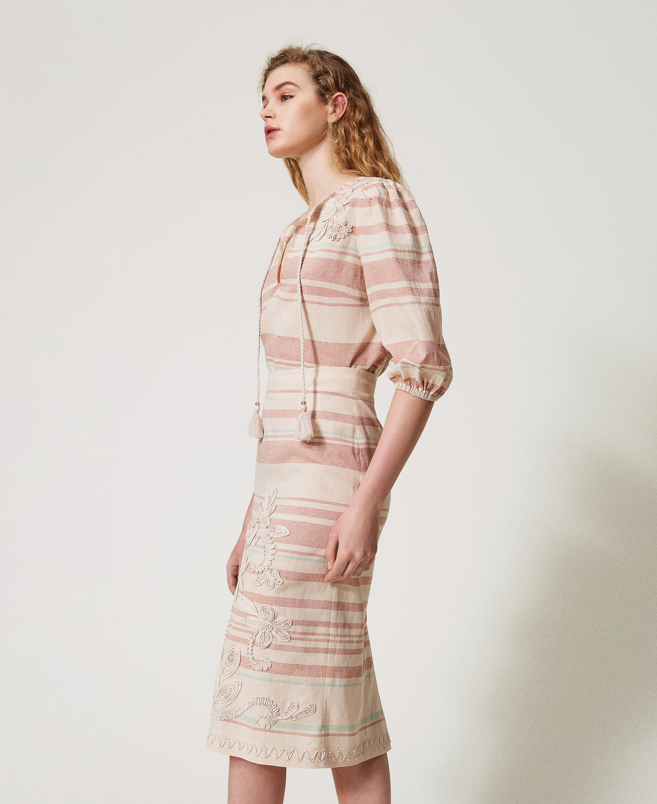 Jupe mi-longue en lin mélangé avec broderies Rayure Almond Beige/Green Marine/Amber Brown Femme 251LM2RBB_12377_02