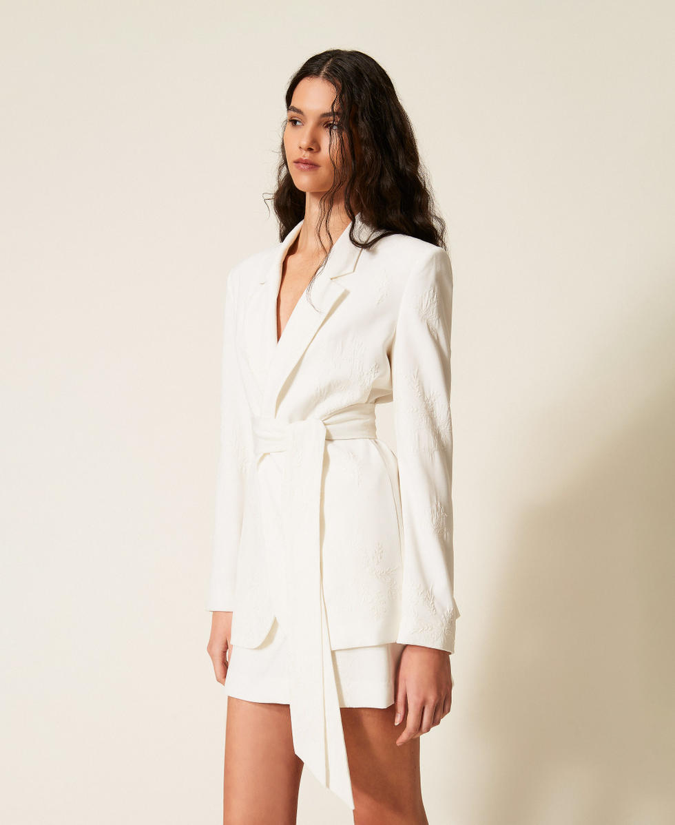 Chaqueta blazer bordada con cintur&oacute;n Lirio Mujer 261TE2020_00381_02