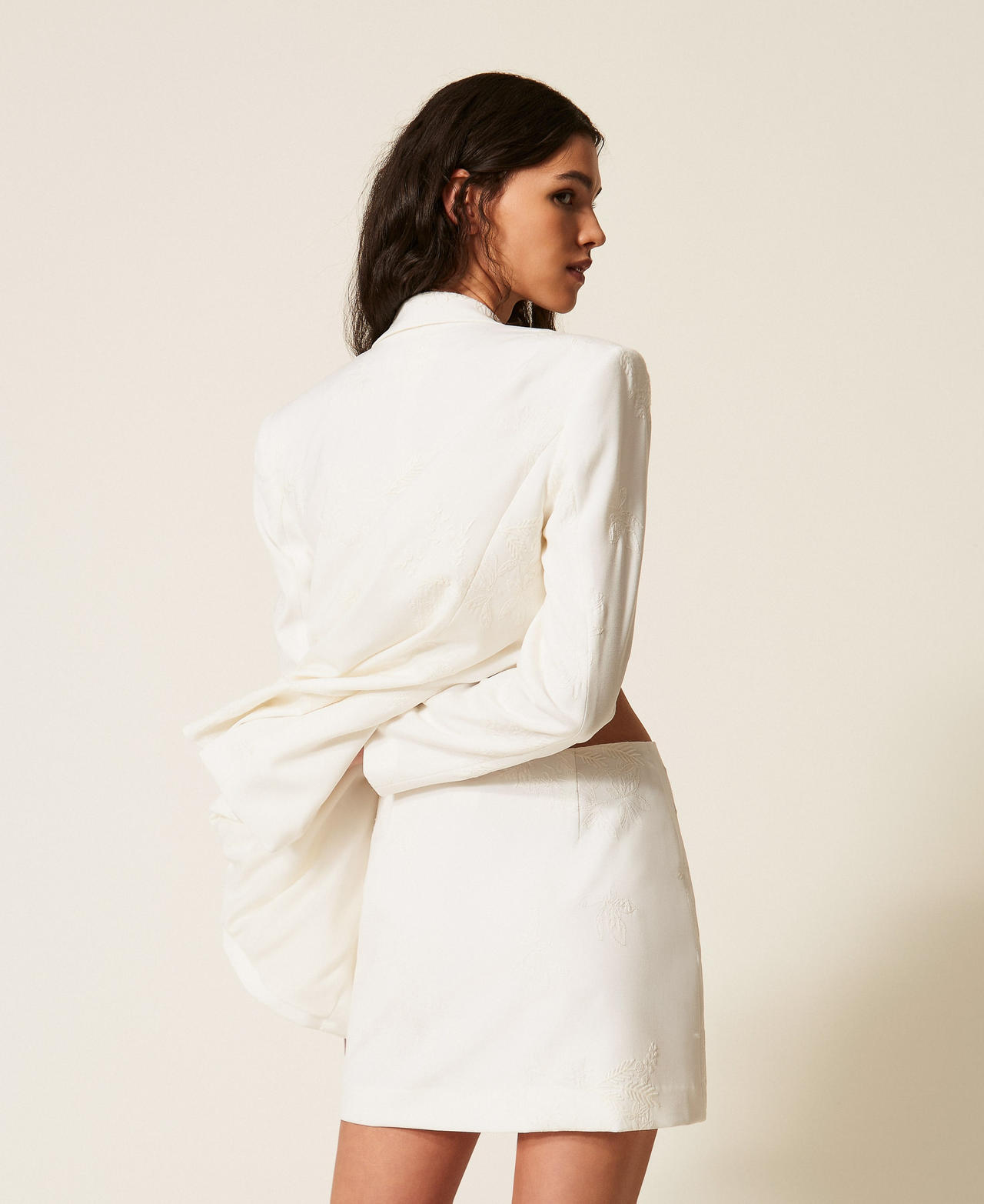 Bestickter Minirock Lilie Frau 261TE2022_00381_03