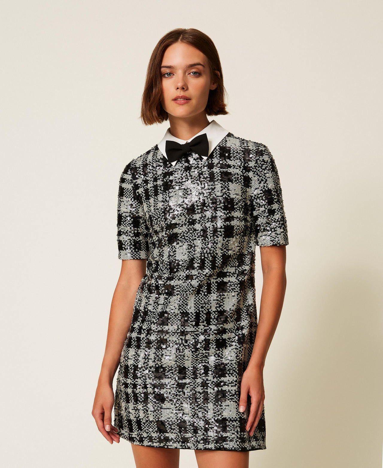 Short sequin dress with check pattern B&W Sequins Check Woman 252AT2261_12922_01