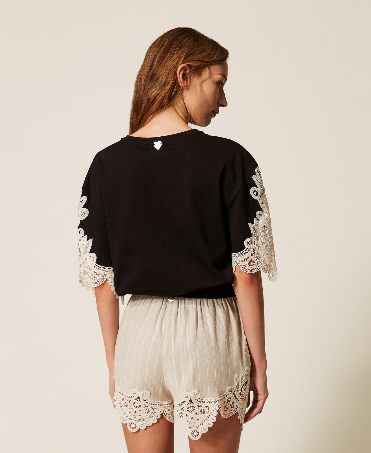 Bluse mit &Auml;rmeln aus Makramee Schwarz / Vanillewei&szlig; Frau 261LM2DEE_04241_03