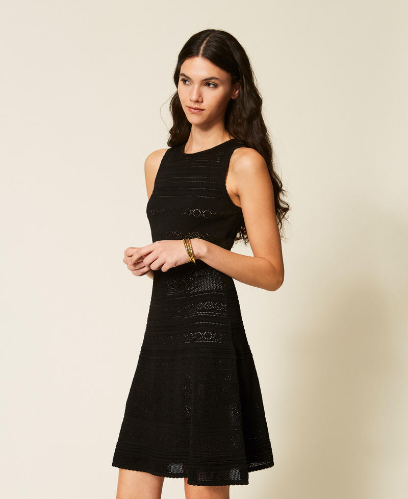 Kurzes Strickkleid mit Blumenmuster Schwarz Frau 261TT3291_00006_02