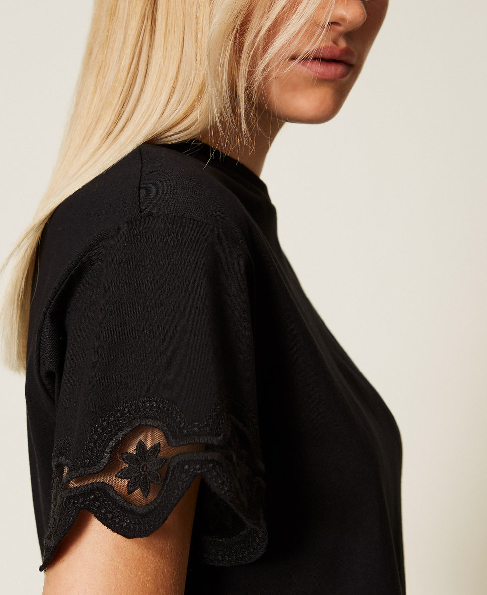T-shirt con ricamo floreale Nero Donna 252TP2500_00006_04