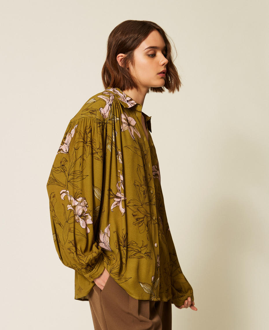 Camisa de crep&eacute; de China de flores Estampado Lirio Shiny Oil / Powder Rose Mujer 262LI2CMM_13929_02