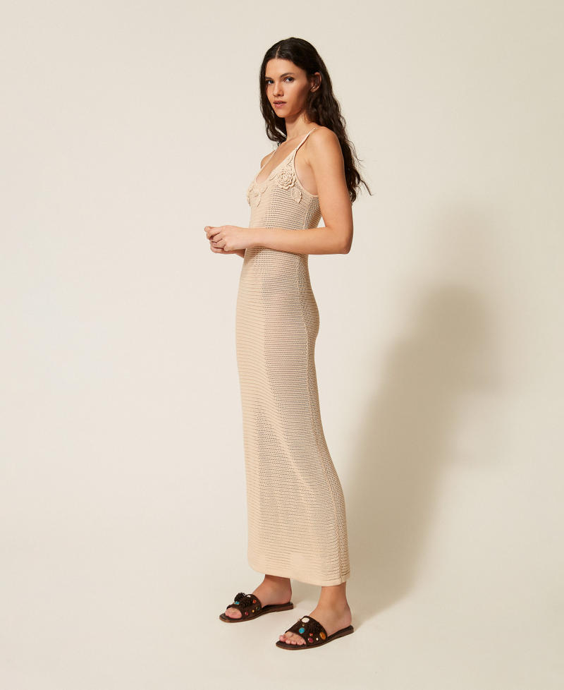 Langes Strickkleid im Netz-Dessin &bdquo;Cashew&ldquo;-Beige Frau 261AT3020_13362_02