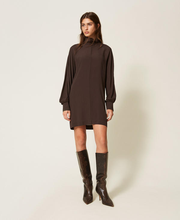 Robe courte en cr&ecirc;pe de Chine