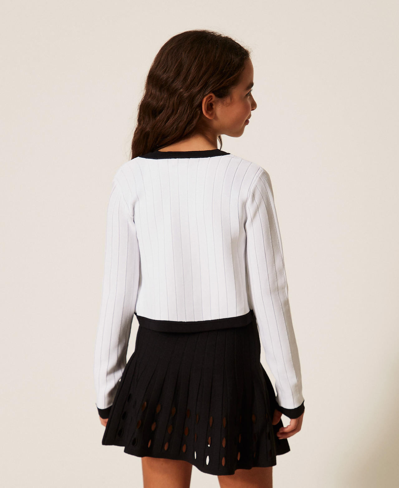 Kurzer Strickrock mit Durchbruchmuster Schwarz M&auml;dchen 261GJ3Q22_00006_03