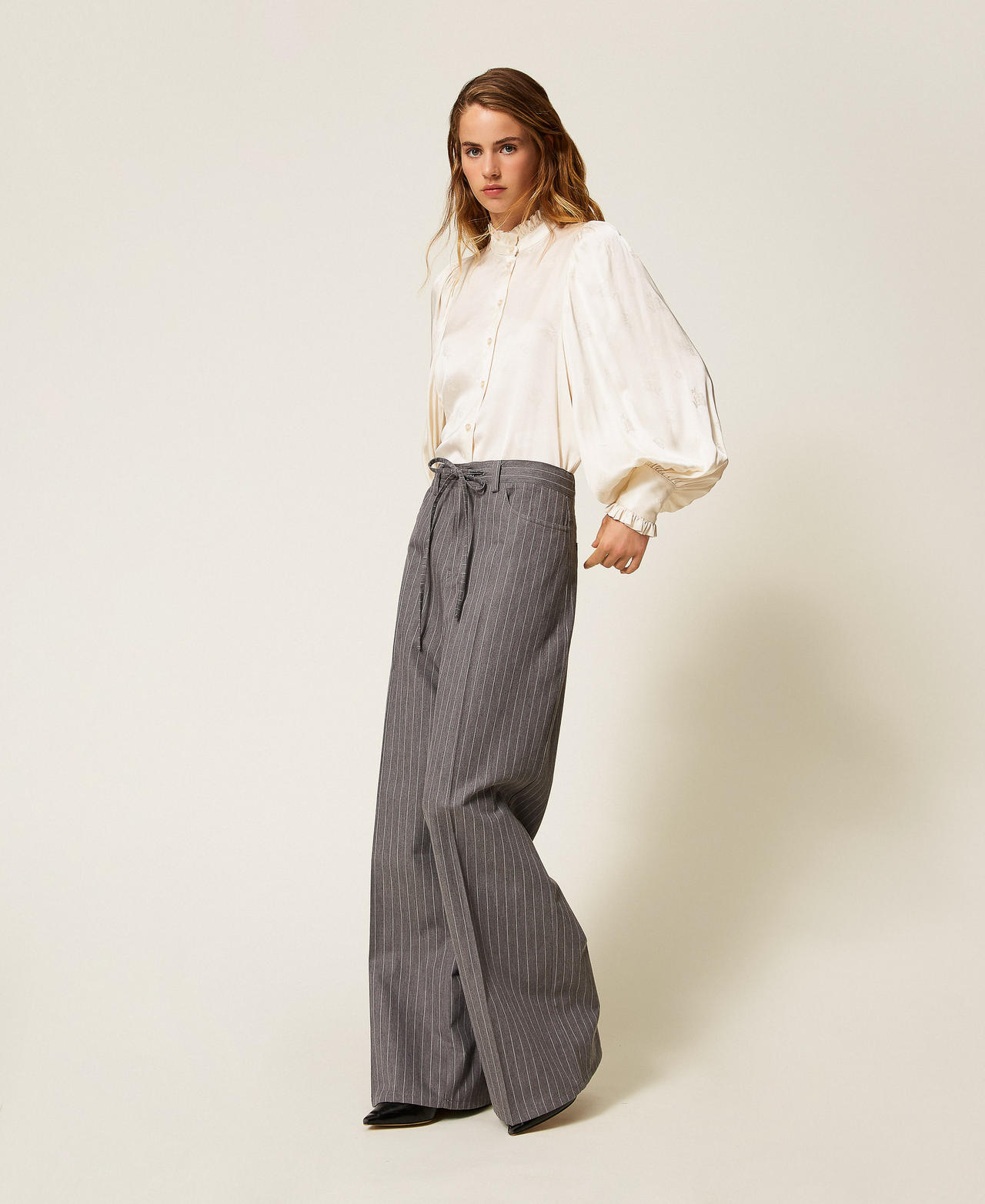 Wool blend pinstripe trousers Grey Melange/Snow White Pinstripe Woman 252TT2440_13038_02