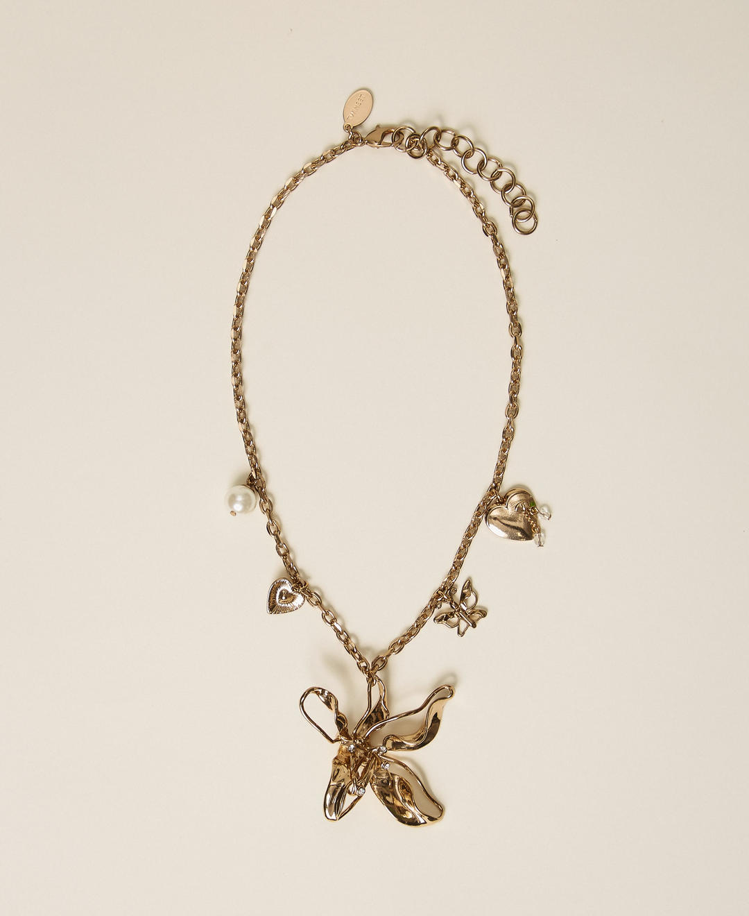 Collier avec grande fleur et pendentifs