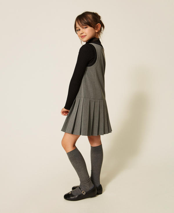 Kurzes Flanellkleid mit Falten