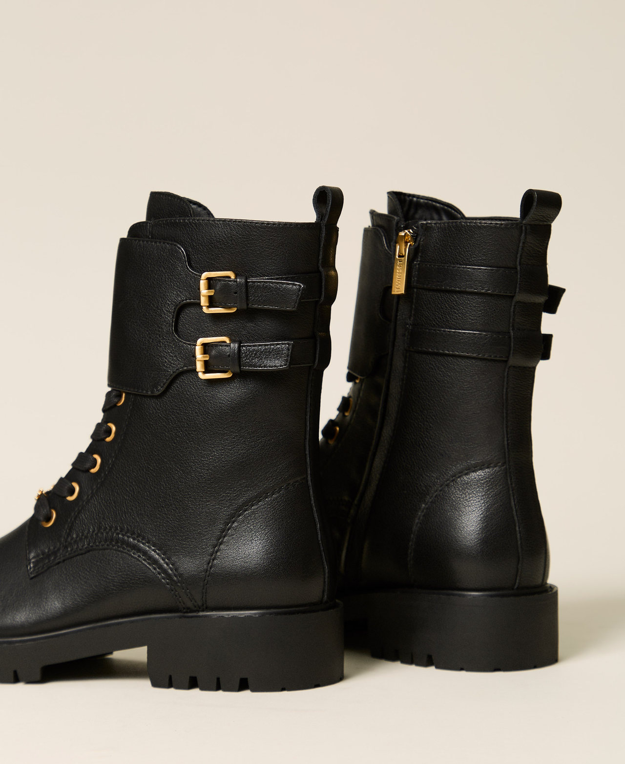 Schn&uuml;rstiefelette aus Leder mit Riemen Schwarz Frau 262TCP084_00006_03