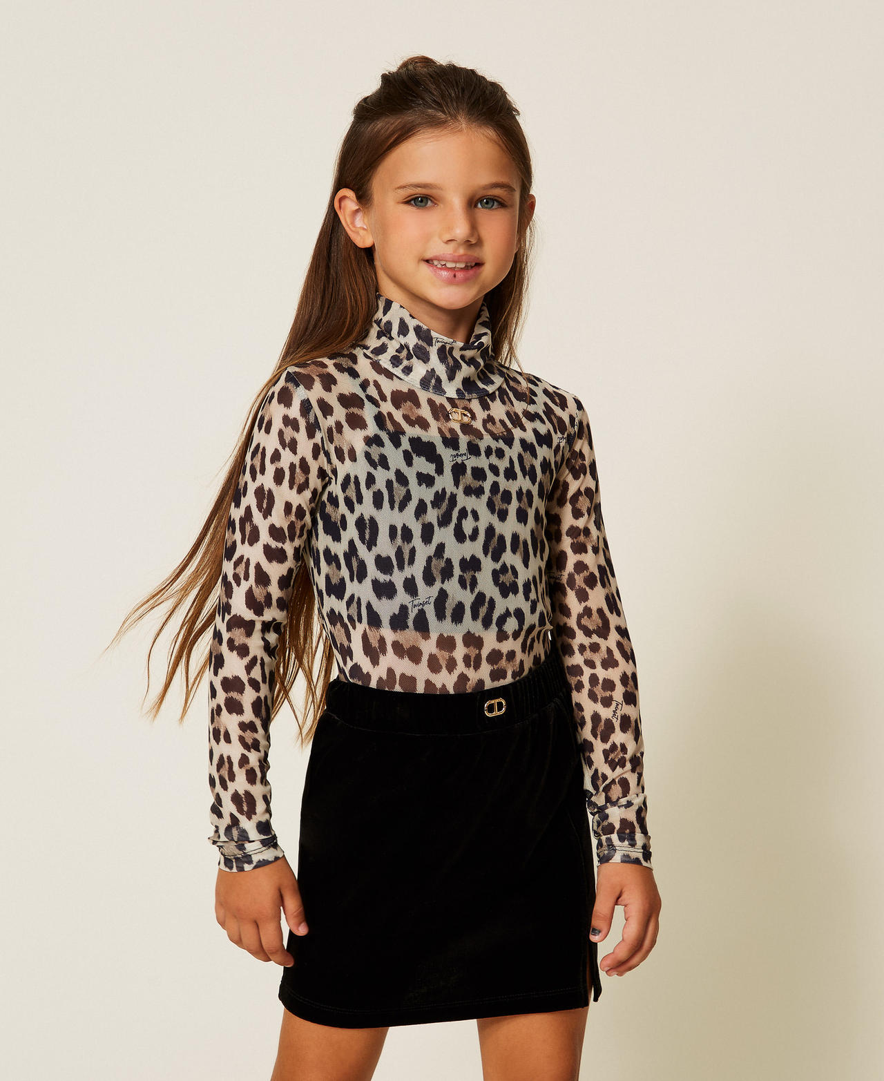 Chenille miniskirt with Oval T Black Girl 252GJ2032_00006_02