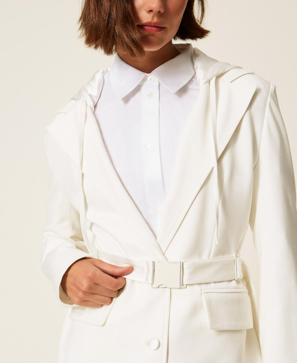 Blazer mit Satindetails Mattwei&szlig; Frau 252LI2UAA_00526_04