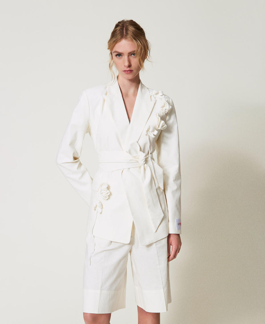 MYFO Shorts aus Leinenmischung mit Gürtel Weiß Schnee Frau 251AQ2063_00282_T0