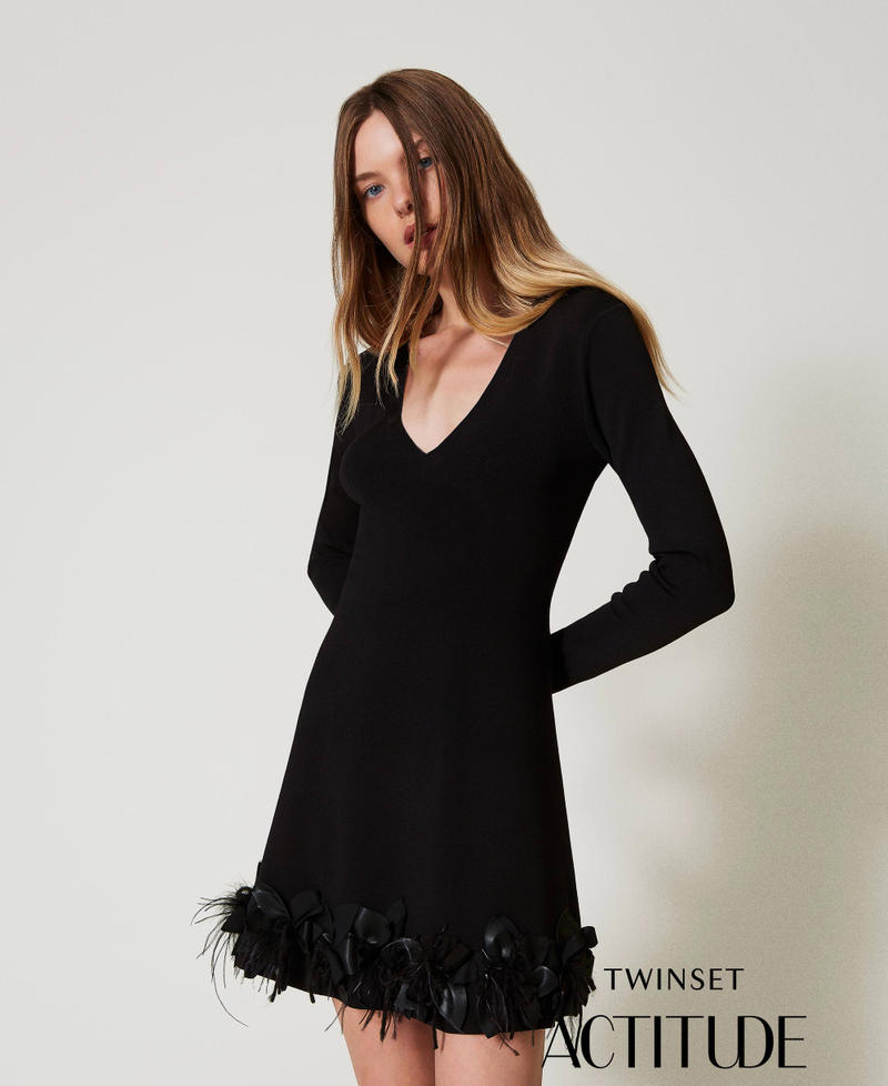 Short knit dress with flowers and feathers
