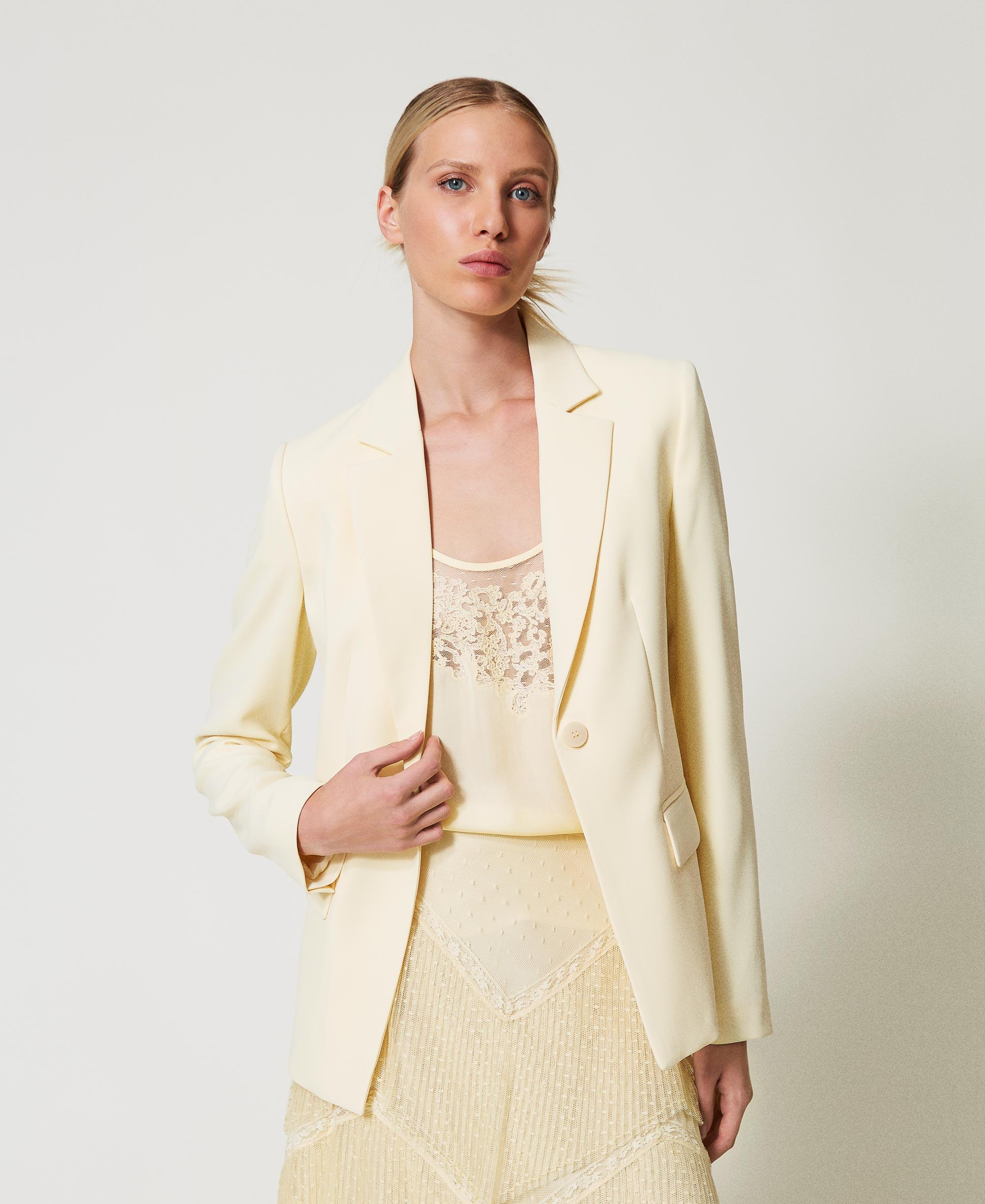 Fluid cr&ecirc;pe blazer