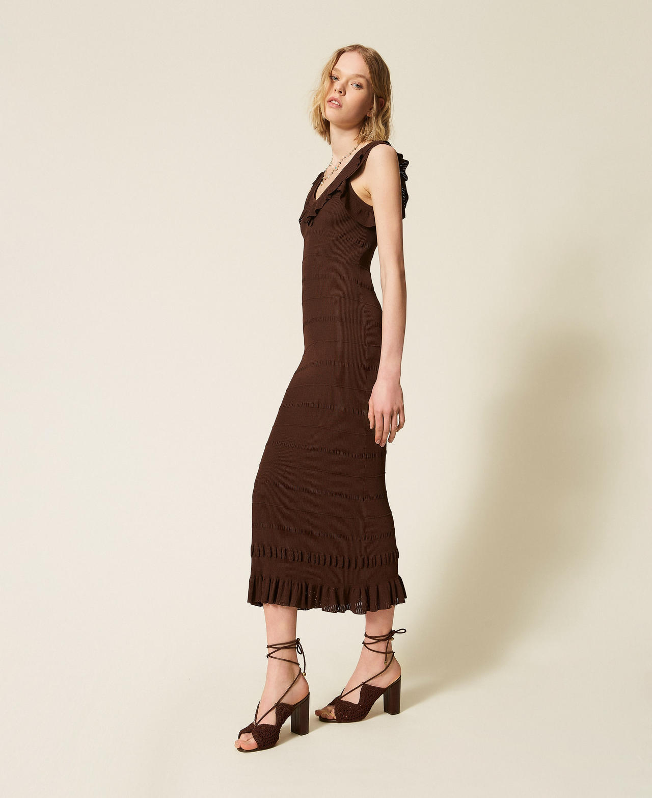 Платье миди в рубчик с оборками Кофейный Ликер женщина 261TT3023_12110_02