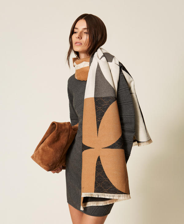 Jacquard wool cloth stole