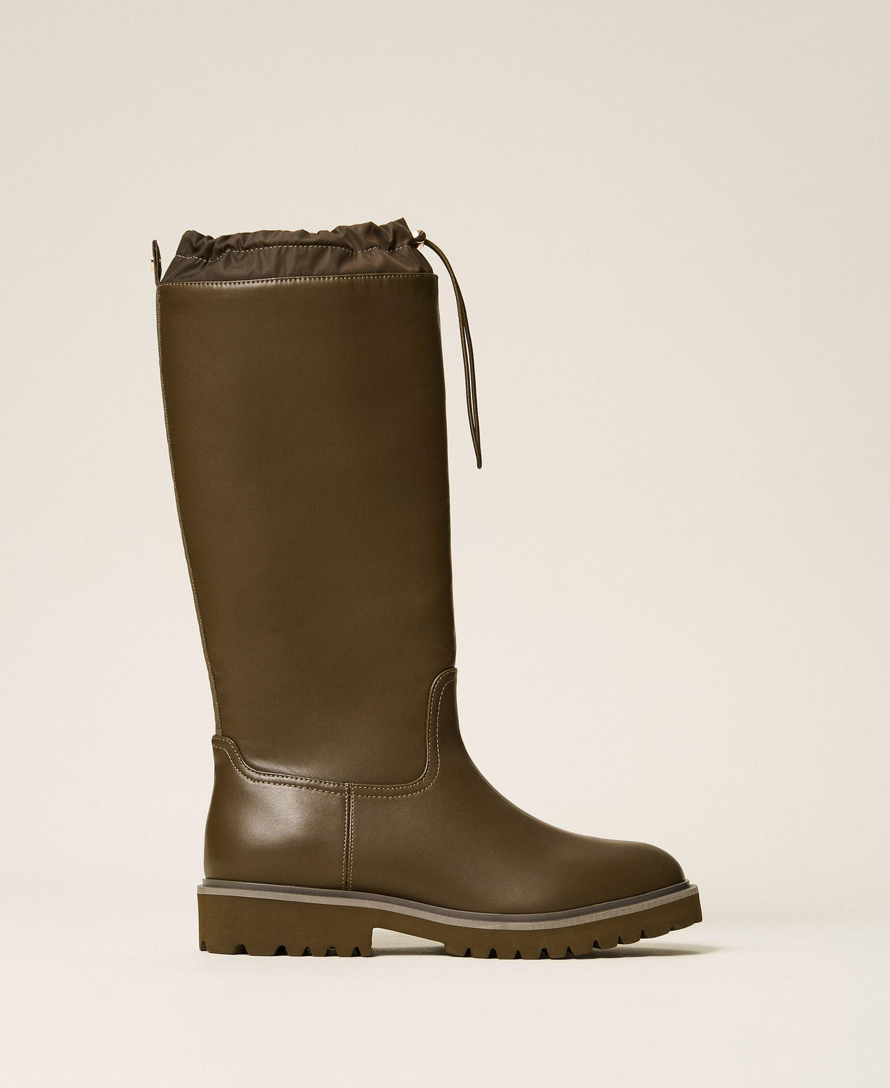 Wellington boots with drawstring