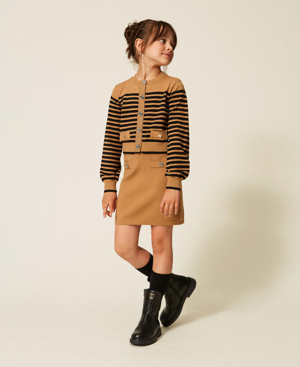 Short knit skirt with buttons