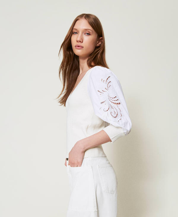 Pull avec manches brodées