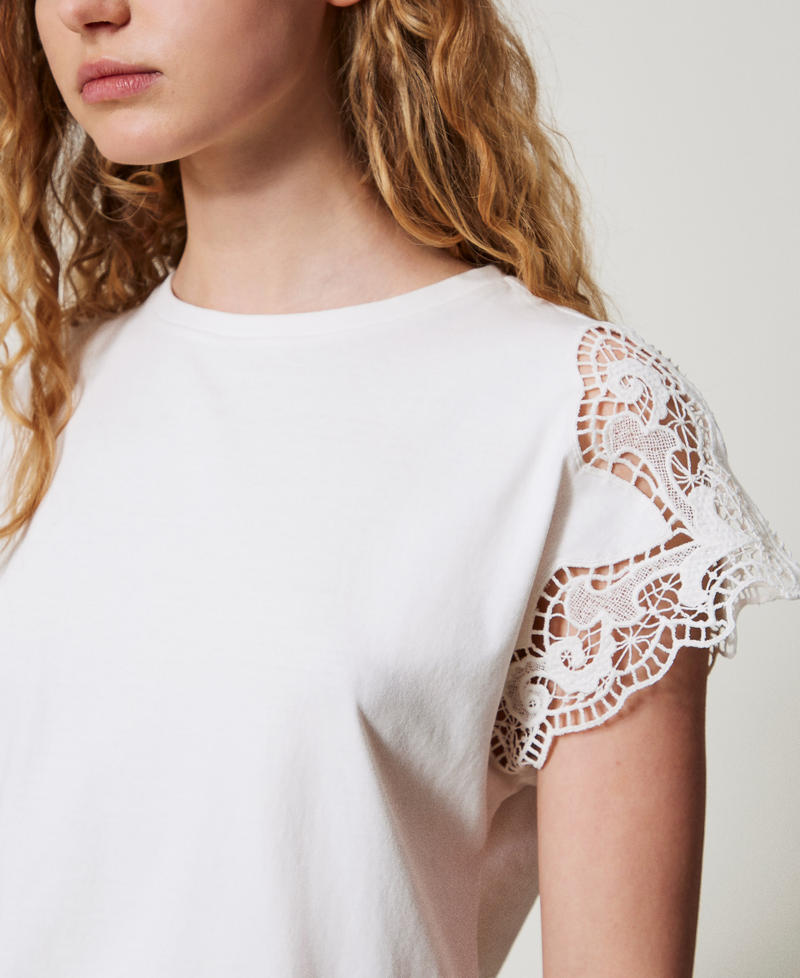 Regular fit T-shirt with lace White Woman 251TP2290_00001_04