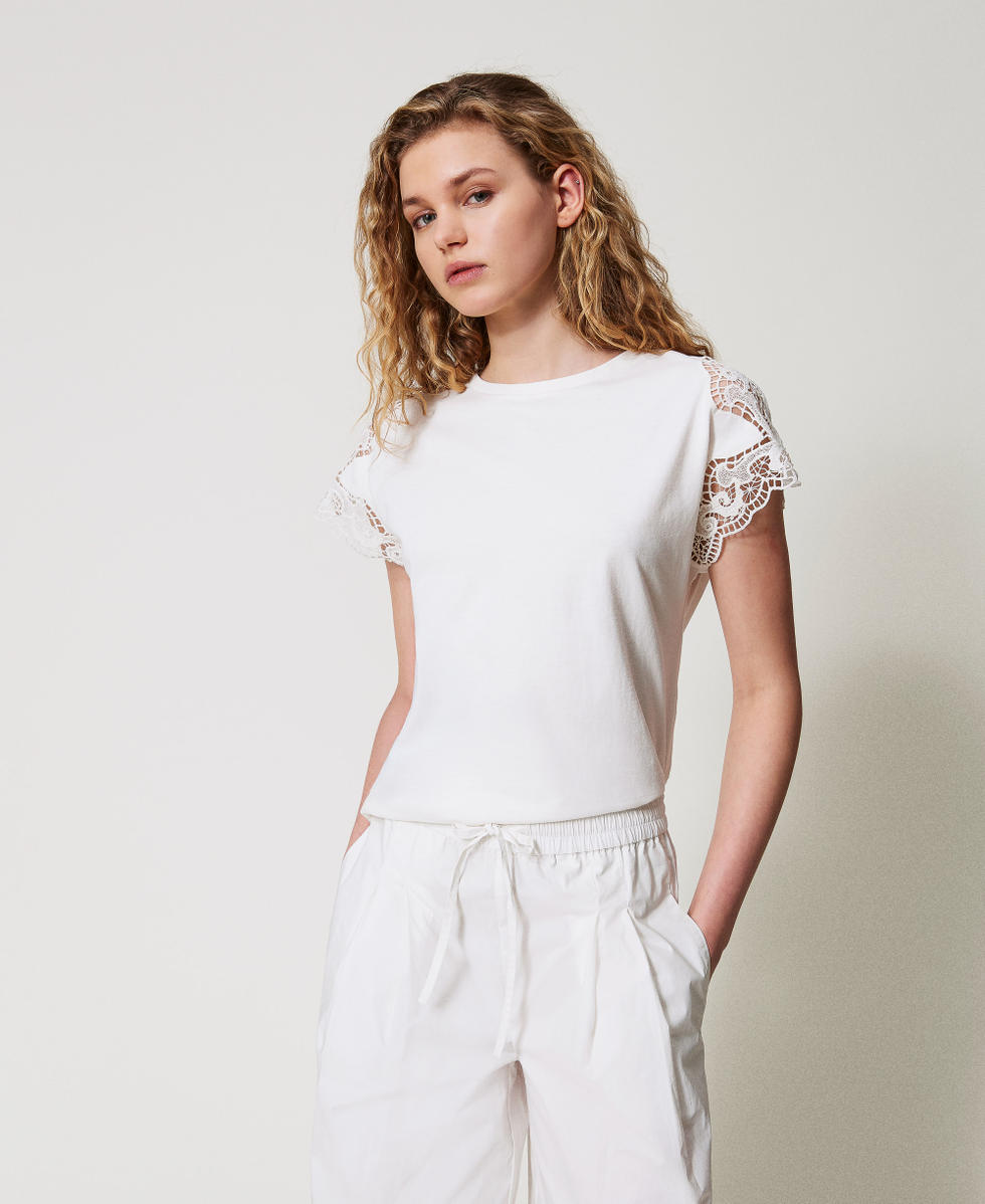 Regular fit T-shirt with lace White Woman 251TP2290_00001_01