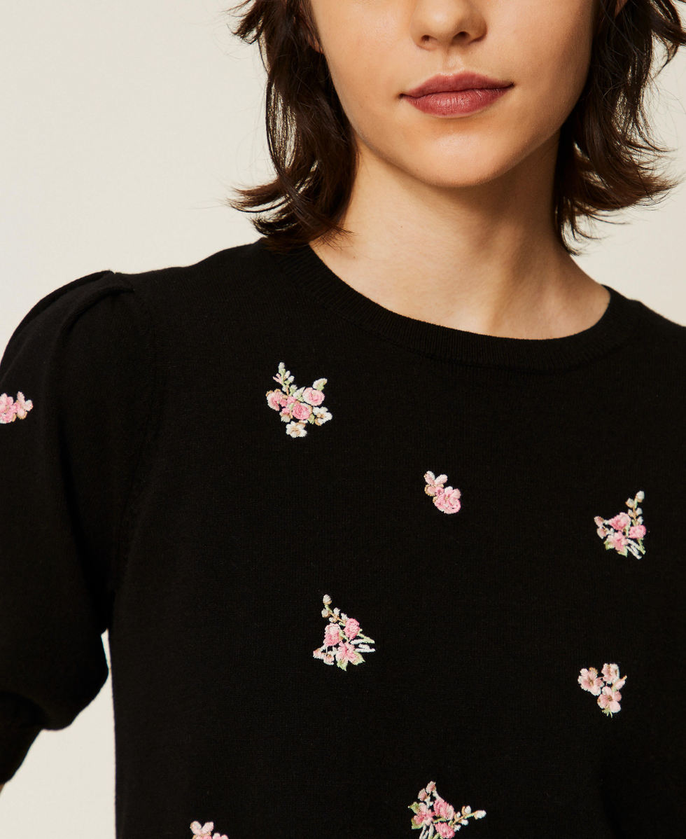 Pullover aus Wollmischung mit Blumenstickerei Schwarz Frau 262TP3460_00006_04