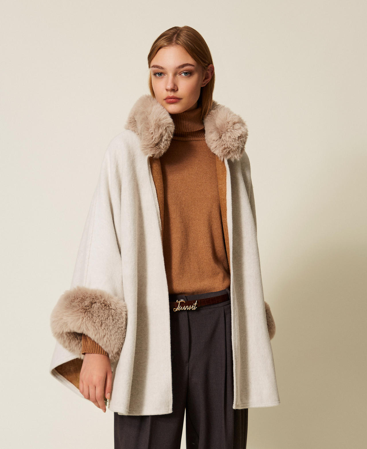 Wool cloth and faux fur poncho White Snow Woman 252TO5130_00282_02