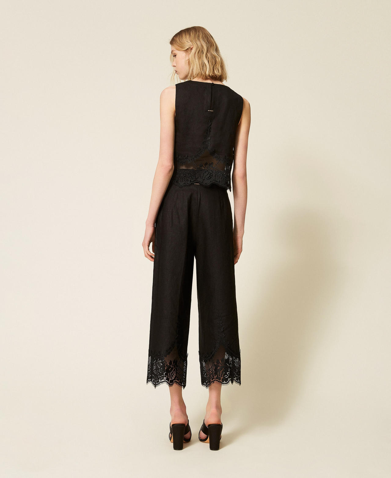 Cropped-Hose aus Leinen mit Spitze Schwarz Frau 261TT2184_00006_03