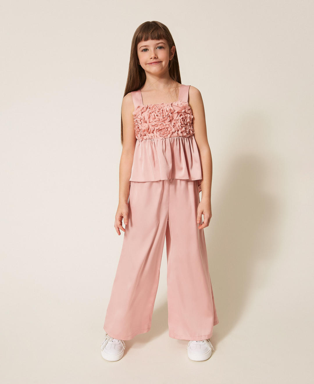 Top avec roses et pantalon en satin
