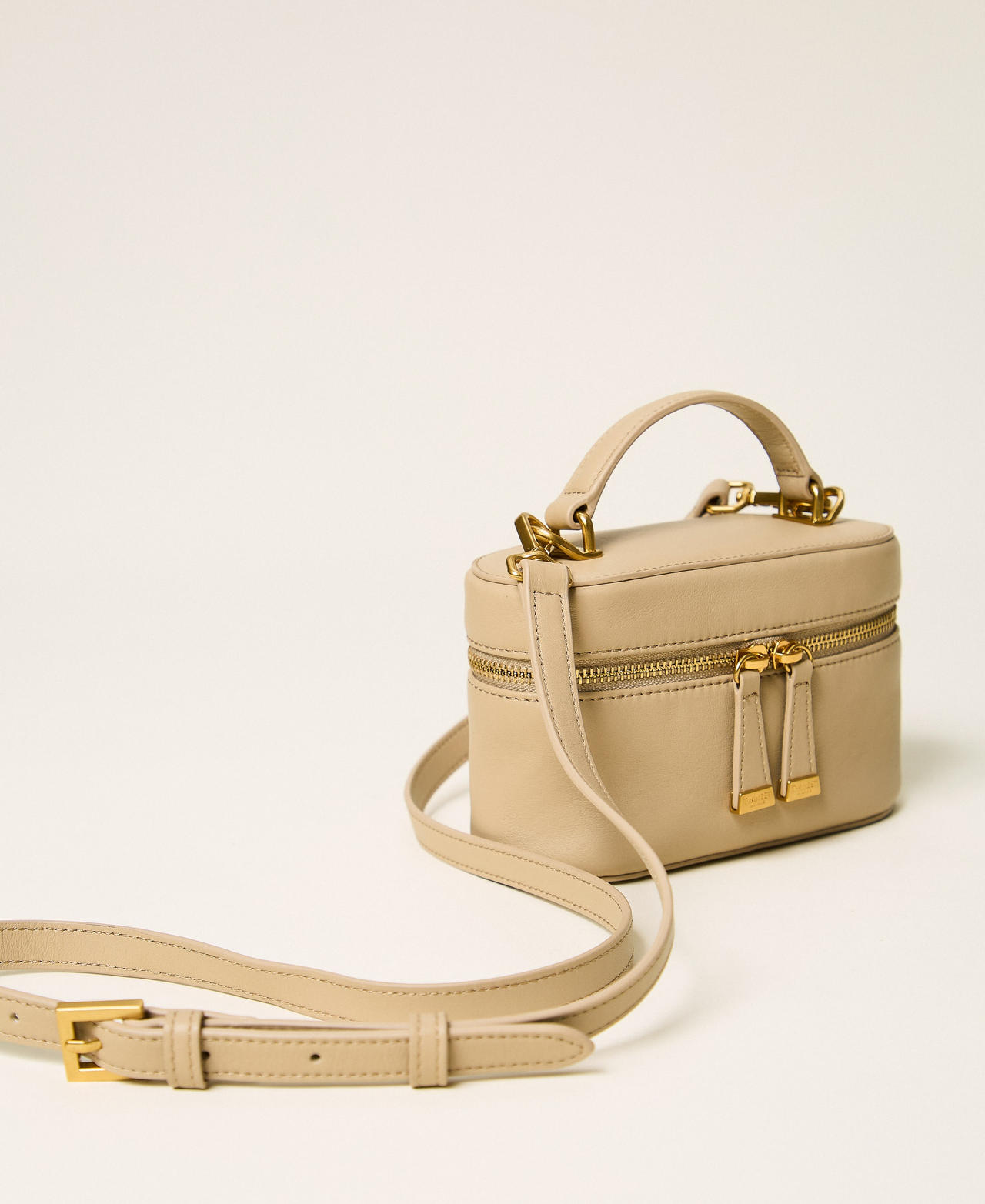 Leather shoulder bag Khaki Woman 262TD8170_13165_02